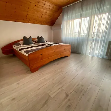 Marta Vendeghaz Holiday home Gyenesdias