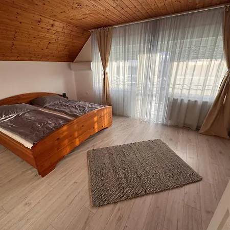 Marta Vendeghaz Дом отдыха Денешдиаш