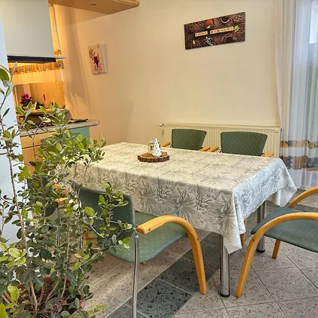 Semesterbostad Marta Vendeghaz Gyenesdiás