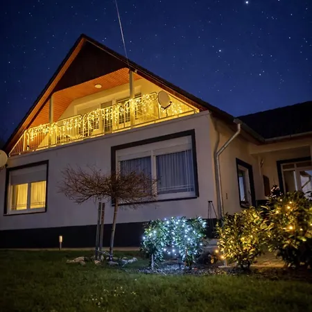 Semesterbostad Marta Vendeghaz Gyenesdiás